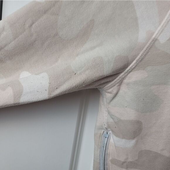 STELLA & DOT Camo Sweatshirt - Picture 3 of 9